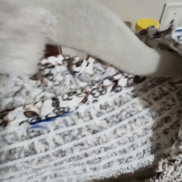 Floral Patterned Blouse with Tassels - Picture 3 of 4